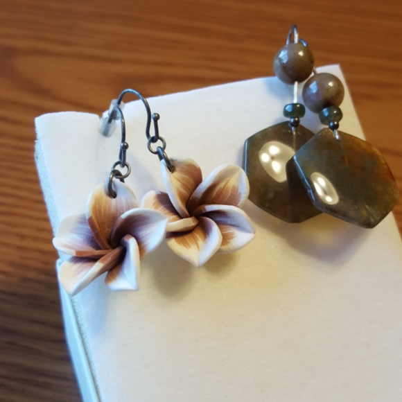 Earrings - Picture 3 of 4